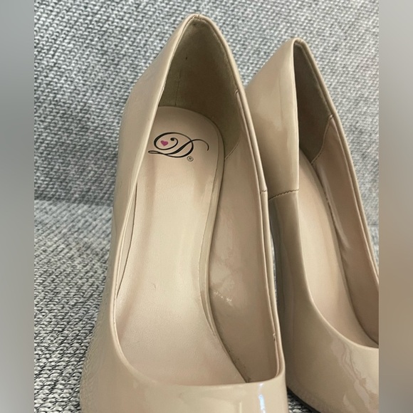 Delicious Tan Pointed Toe Heels with Sleek Stiletto - Picture 12 of 15